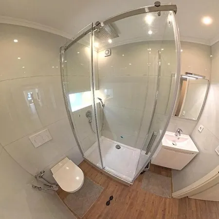 Exclusive 4-bedroom With 2 Terraces